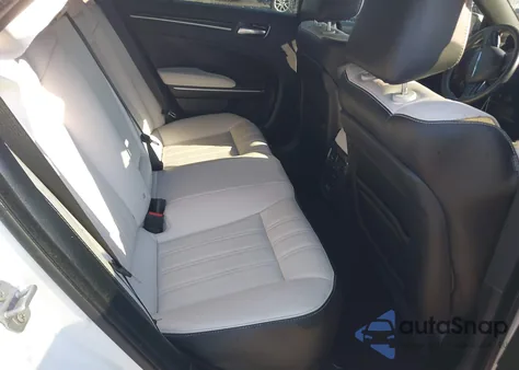 2019 Chrysler 300 S z USA, uszkodzony, nr VIN 2C3CCABGXKH746088